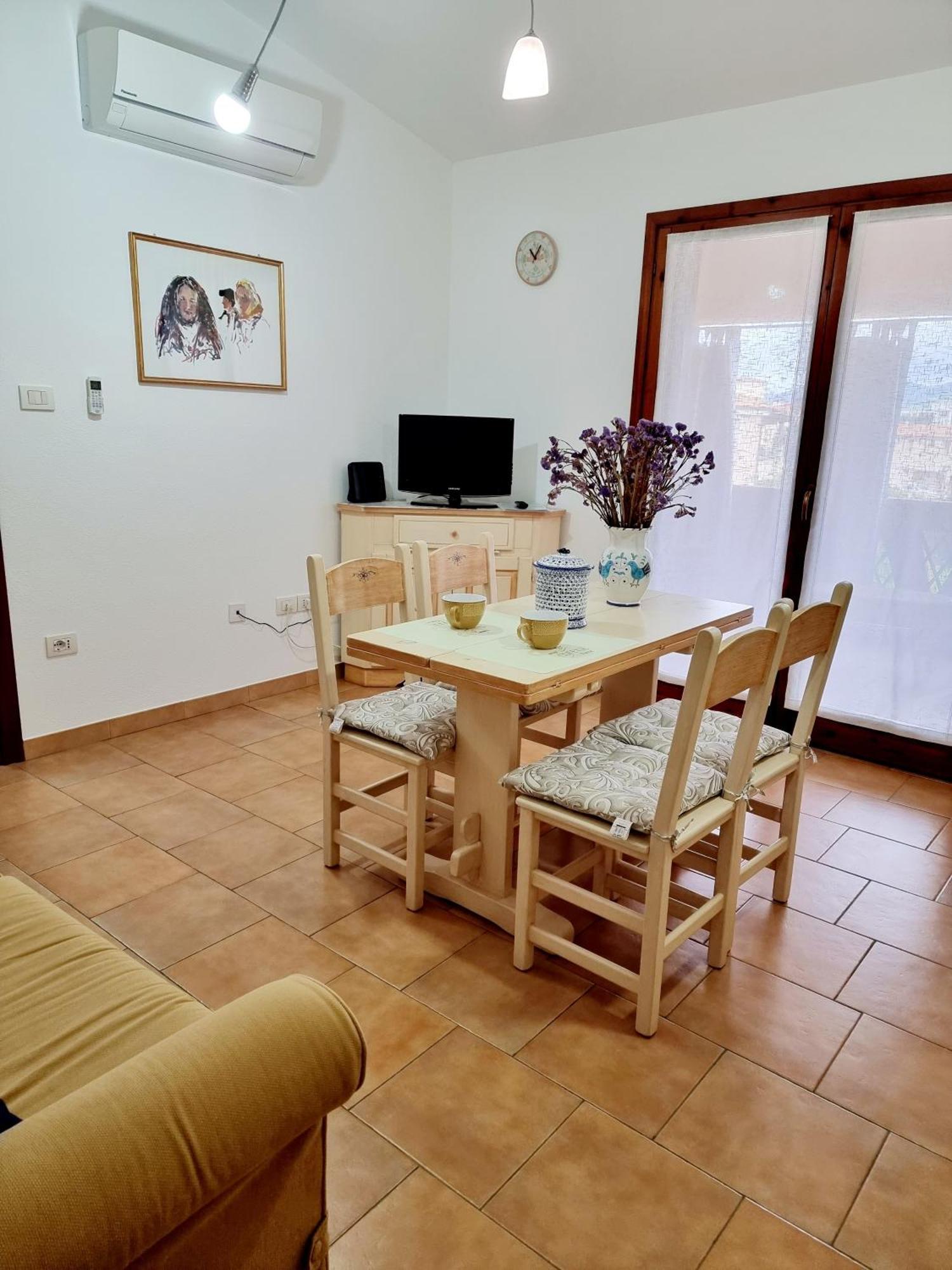 La Casa Di Arly Apartment Олбия Екстериор снимка